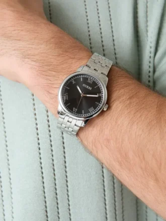 Analoge Uhr aus Edelstahl